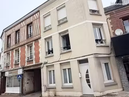 à louer – grand t2 + sdb  55 m²  rdc – plein centre de saint-romain