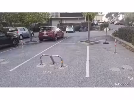 place de parking extérieure