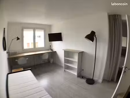 chambre meublée 16m² avec sdb privative