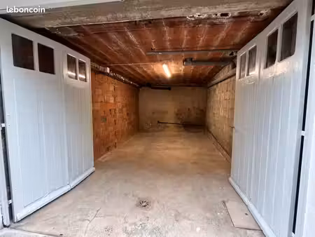 garage fermé avec accès privatif – 18 m² – quingey