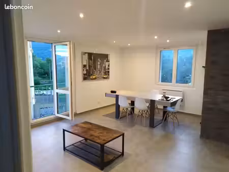 t3 rénové 65 m² – 2 chambres – parking/cave – dpe c – tram e – saint-martin-le-vinoux