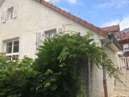 apt f5/6 comme une maison  terrain  parking à dorans