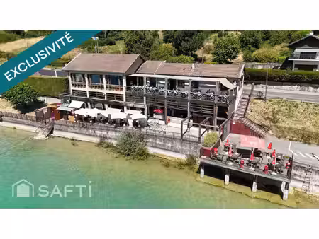 à deux pas du lac de paladru  restaurant avec terrasse et logement de fonction – une oppor
