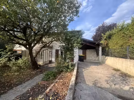 maison de village de 100 m² avec 3 chambres  terrain et parkings