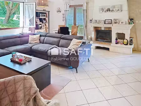 maison familiale de 214 m² env sur 2090 m² env de terrain   4 chambres