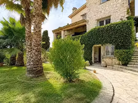 location meublée villa 5 pièces 164 m² à la colle-sur-loup (06480)  2 000 €