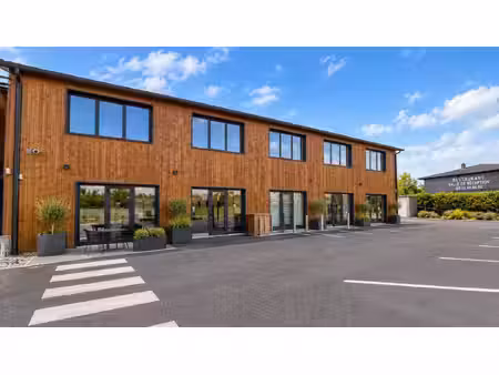à louer ensemble professionnel de 6 bureaux de 204 m² secteur cavignac