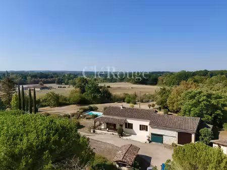 proche d’eymet – maison de plain-pied avec dépendances et piscine