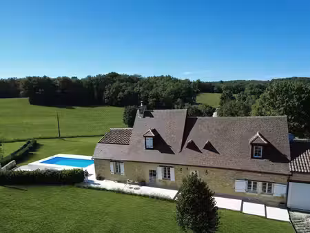 ferme rénovée avec finition exceptionnel  piscine et 3 hectares de terrain