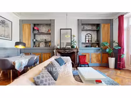 ensemble immobilier avec appartement de 105 m² avec une grande terrasse  une chambre de...