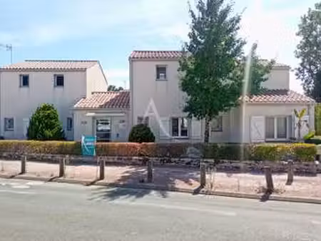 vente bureaux et commerces à challans (85300) : à vendre / 98m² challans