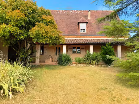 demeure de caractère avec atelier  double garage et potentiel d'agrandissement