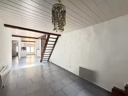 immeuble avec 2 appartements  garage et caves - le val