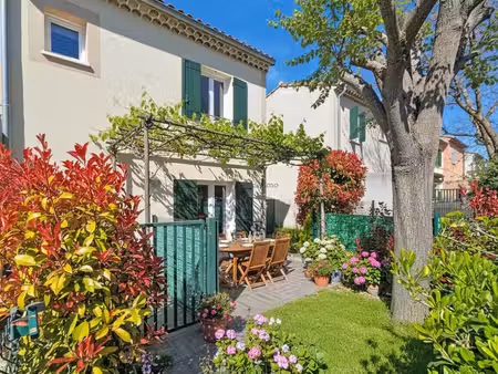 charmante maison de 2013 sans aucun travaux à prévoir vue sur le mont ventoux.