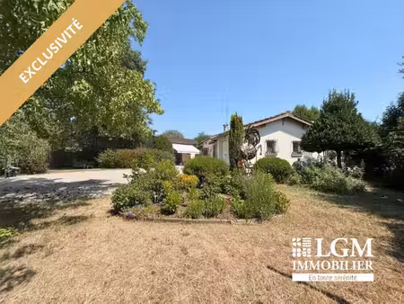 maison familiale 155 m² – 4 chambres  terrain arboré et double accès proche du centre-vill