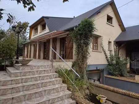 maison de 145 m2 avec 5 chambres  grand sous-sol  carport de 44 m2 et une dépendance de 40