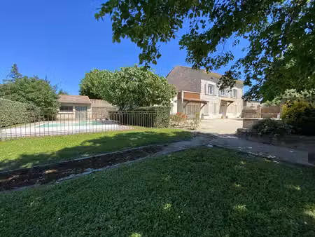 mas 10 pieces 480m2 - piscine - garages - dependances - fort potentiel