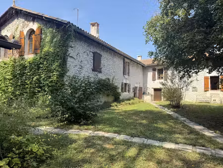 charmante maison en pierre avec piscine et superbe cuisine d’été