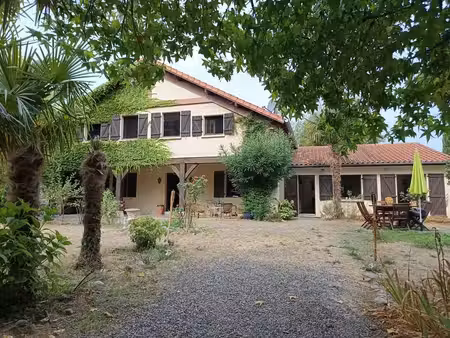 authentique maison de charme avec dependances