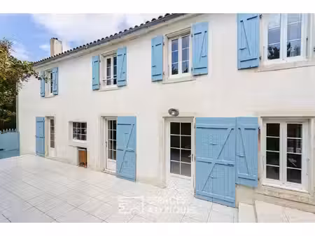 maison familiale de caractère avec gîte  dépendances et piscine