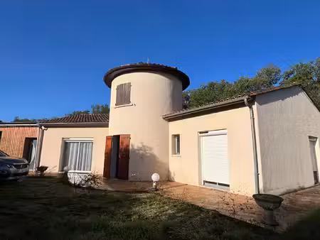 maison avec dépendance  piscine et bois près de villeréal