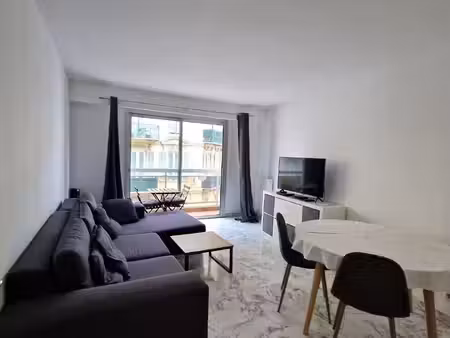 2 pieces meuble - bail etudiant - duree 9 mois - avenue marechal foch