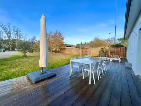 location meublée maison 5 pièces 112 m² à saint-médard-en-jalles (33160)  2 200 €