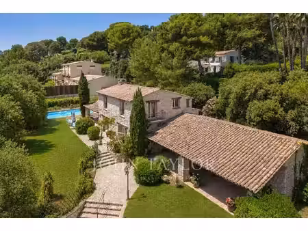 villa d'architecte en pierres  hauteurs résidentielles recherchées