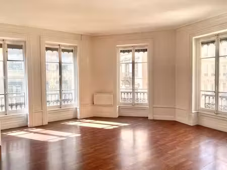 location bureaux lyon 69001 157m²