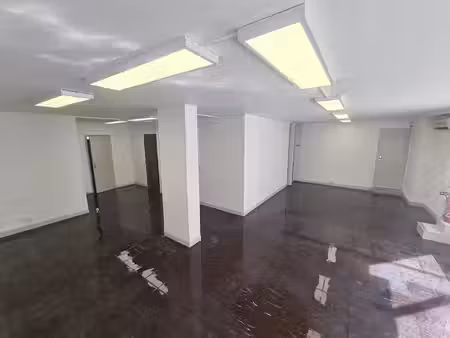 location locaux professionnels 2 pièces 65 m² à salon-de-provence (13300)  780 €