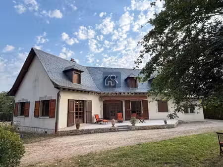 propriété de caractère avec piscine à laissac