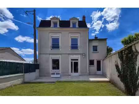 très belle maison en pierre de taille luminosité et charme garantis