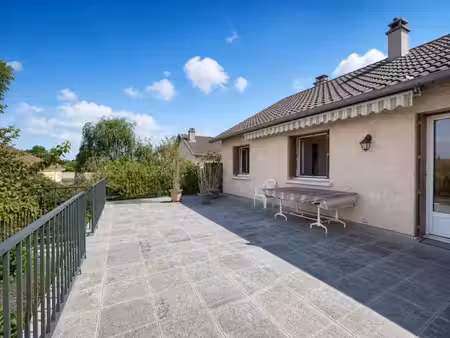 vendat : maison 199m² avec terrasse et jardin