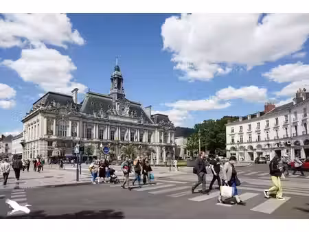 location commerce tours 37000 50m²