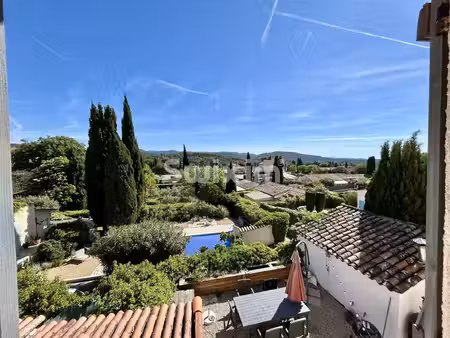 maison de ville avec piscine et carport