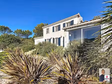 villa 4 pièce(s) 184 m2