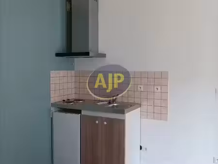location appartement 2 pièces 41.13 m² à pontivy (56300)  475 €
