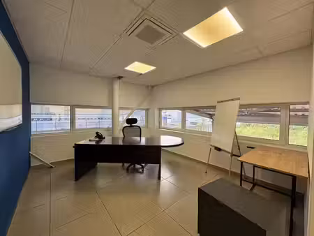 location locaux professionnels 3 pièces 70 m² à baie mahault (97122)  1 114 €