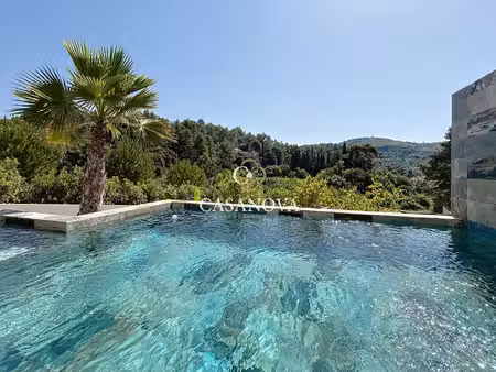 vue panoramique  dans un environnement calme et verdoyant sans être isolé  villa...