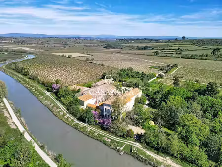 propriété de charme en bord du canal du midi ponton privé à 20 min de béziers