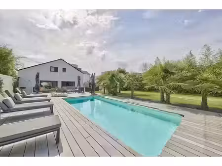 location meublée maison 8 pièces 210.25 m² à croissy-sur-seine (78290)  7 400 €