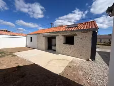 vente longère et corps de ferme à fresnay-en-retz (44580) : à vendre / 99m² fresnay-en-ret