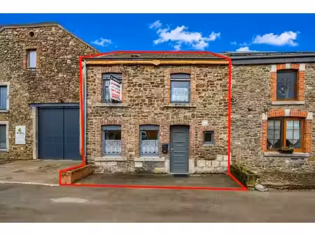 charmante maison avec jardin située dans un environnement tr