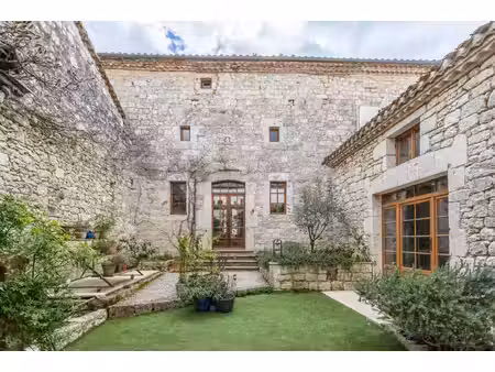 maison de village avec jardin-patio et annexe