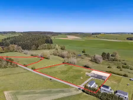 maison contemporaine 2 2 ha  boxes et piste pour chevaux