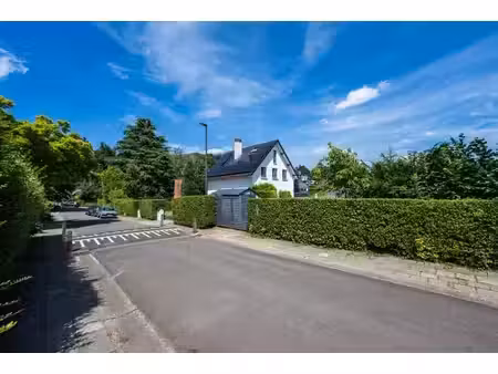 beersel – agréable villa (4ch/1sdb/1sdd) sur11 ares 35 ca.