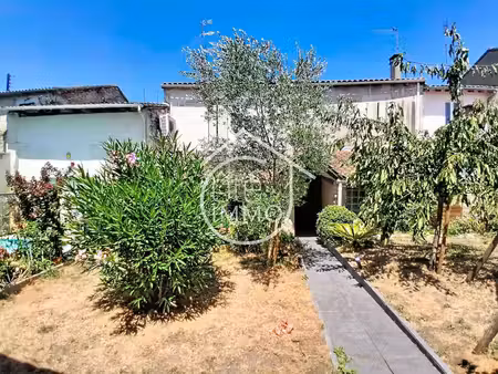 coeur bastide : maison familiale 203 m² avec piscine et dépendances