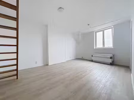 superbe duplex rénové de 44 m² une chambre  situé en face de