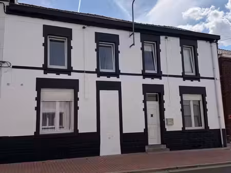 belle maison 4 chambres et 3 façades avec jardin