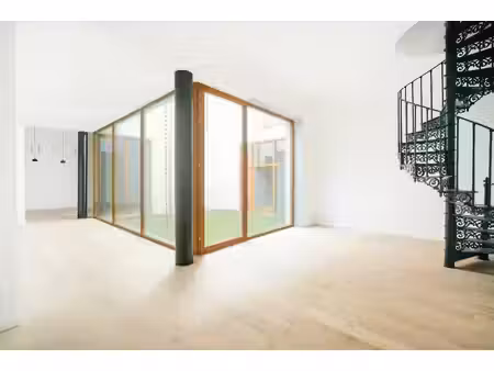 appartement spacieux entièrement rénové avec jardin privatif